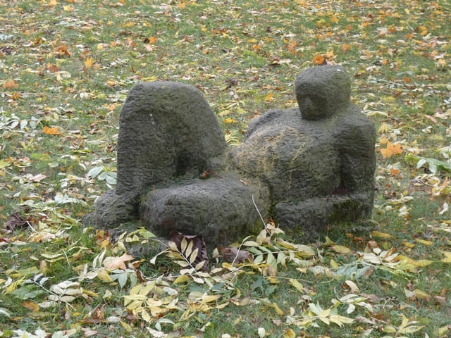 Skulptur auf dem Kirchhof