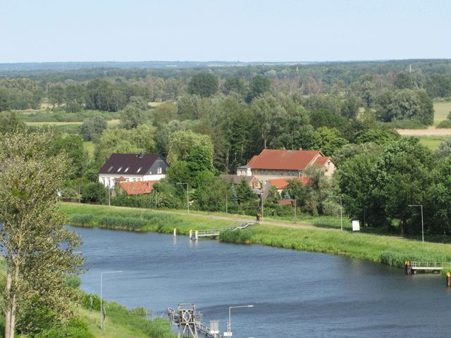 Blick vom Schiffshebewerk auf den Oder-Havel-Kanal