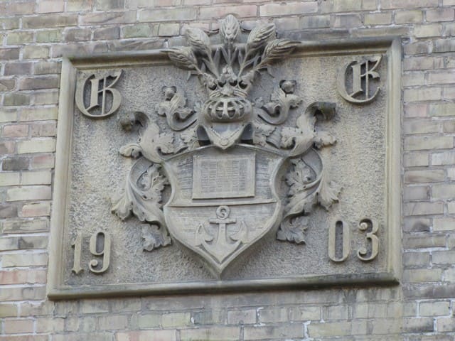 Wappen der Familie Ebart an der Papierfabrik