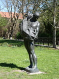 Mann mit Ziege, Bronze, 1989 im Goethe-Park