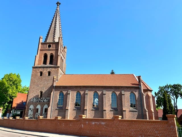Kirche Wust<BR />Foto von Ulrich Gießmann
