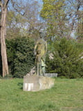 Bronze-Skulptur "Frieden" - Mutter mit Kind am Weinberg