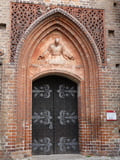 St. Gotthardt-Kirche, Portal