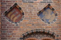 Altstädtisches Rathaus, Wappenblenden der Zünfte