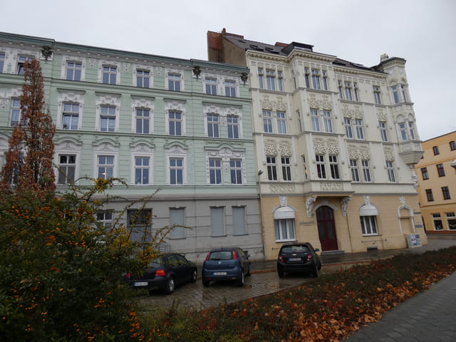 Hausfassaden in der Wilhelm-Külz-Straße