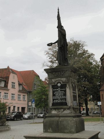 Germania vor dem Rathaus