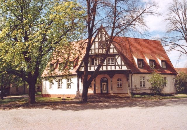 Ehemaliges Gemeindehaus und Schule