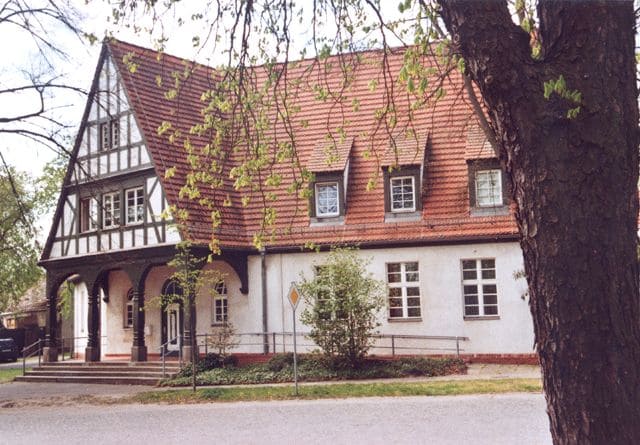 Ehemaliges Gemeindehaus und Schule