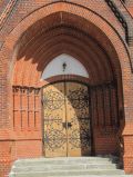 Katholische Kirche Heilig Kreuz, Eingangsportal