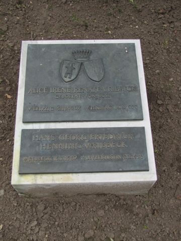 Grabstein auf Familienfriedhof der Familie Ribbeck