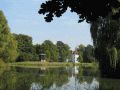 Schlosspark, Blick auf Schloss und Pavillon