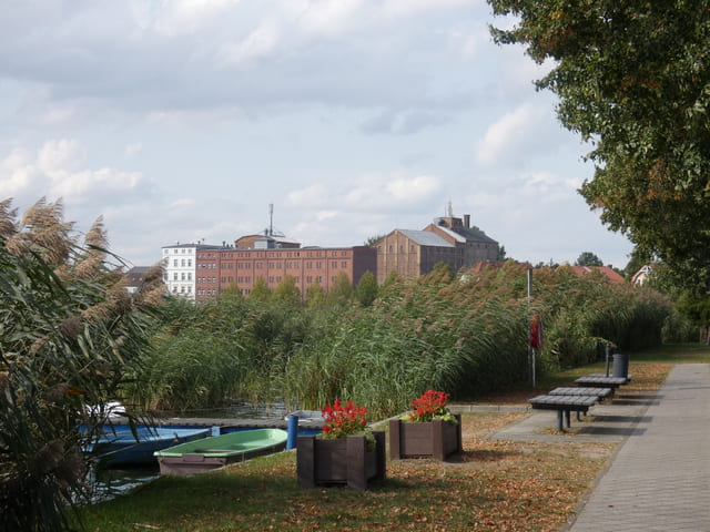 Blick von der Seeallee zur Müllroser Mühle