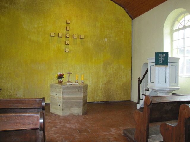 Kirche, Altar und Altarwand aus Bienenwachs