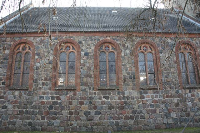 Fensterfront an der Kirche