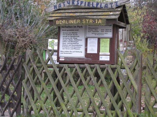 Eingang zum Kleinen Spreewaldpark "Grüne Wabe"