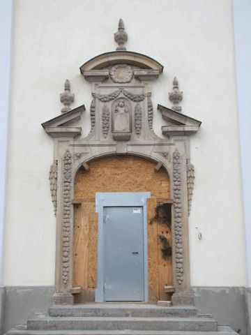 Schlosskirche Altlandsberg, Portal