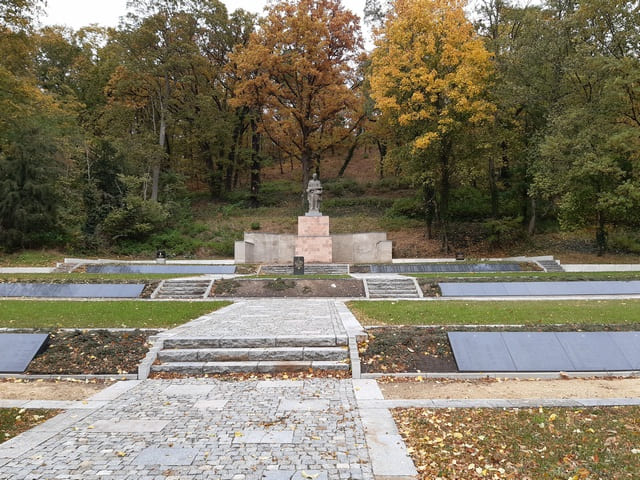 Gedenkstätte Sowjetischer Ehrenfriedhof