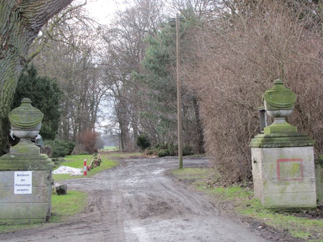 Reste von Schloss Jäckelsbruch, Parkeingang