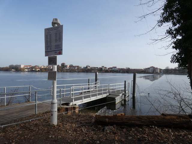 Anlegestelle der Straussee-Fähre