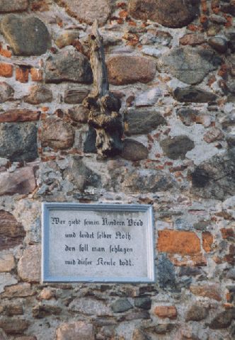 Tafel am Küstriner Torturm