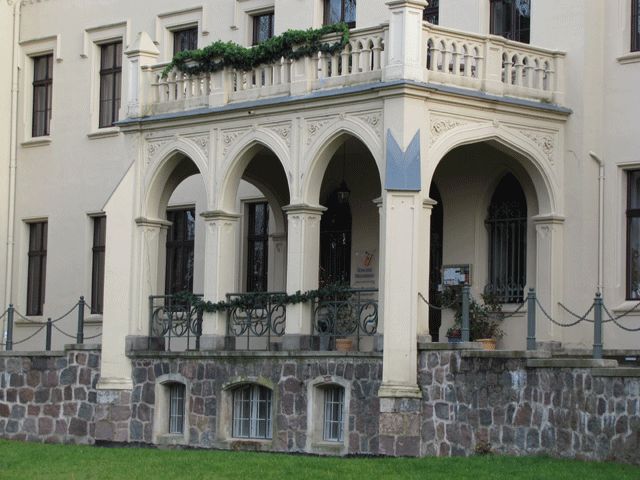 Schloss Reichenow, Eingangsbereich