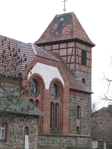 Blick von der alten Schmiede zur Kirche