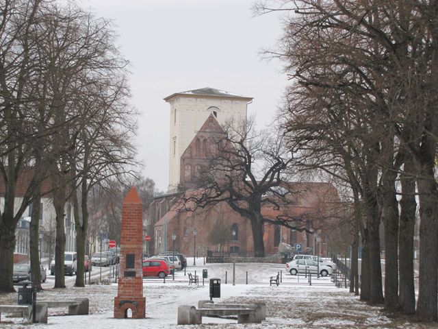 Blick vom Bahnhof zur St. Marien-Kirche