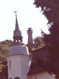 Kirche mit Blick zum Aussichtsturm