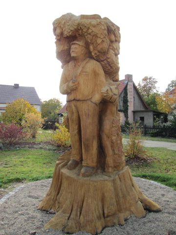 Eichenholz-Skulptur Ole Bienkopp