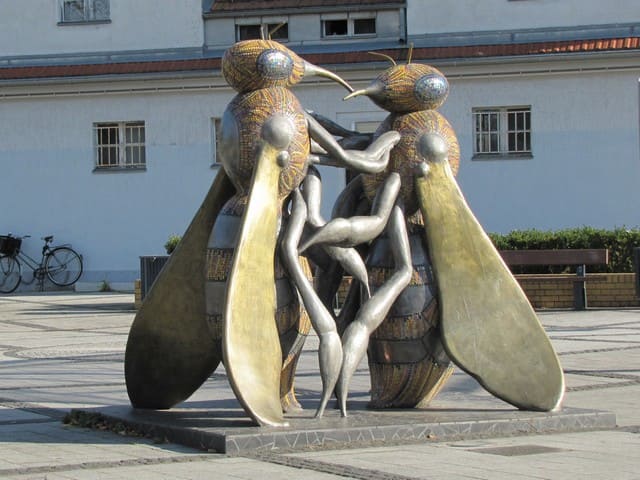 Skulptur "Bienentanz"