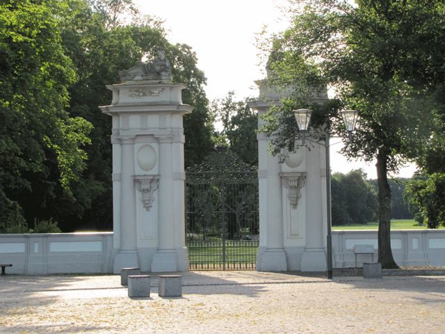 Eingangsportal zum Schlosspark