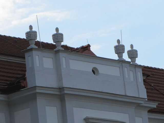 Schloss Oranienburg, Fassadenverzierung