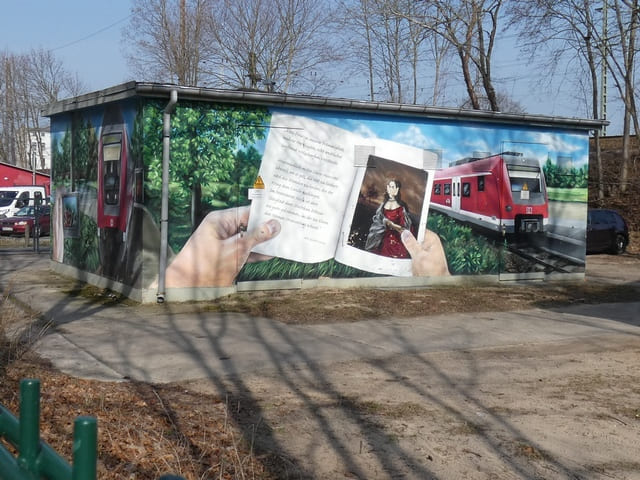 Wandmalerei in Bahnhofsnähe