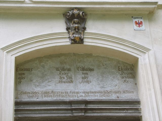Schloss Schwante, Inschrift über Portal