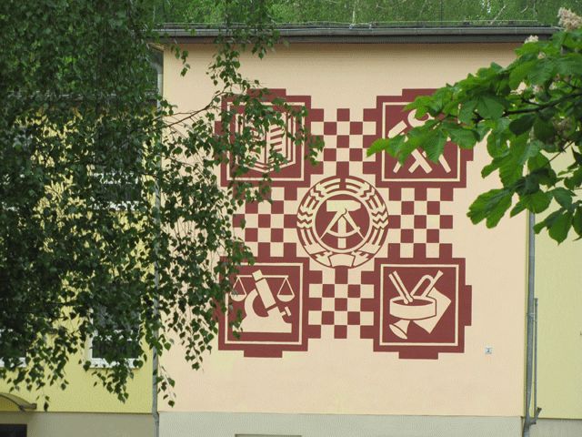 Wandmalerei aus DDR-Zeiten an Grundschule