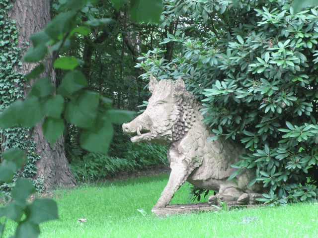 Skulptur im Park des ehemaligen Jagdschlosses
