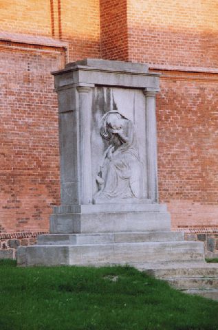 Kriegerdenkmal vor der Stadtpfarrkirche