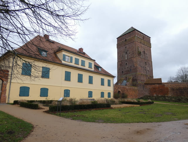 Amtshaus und Alter Turm der Bischofsburg