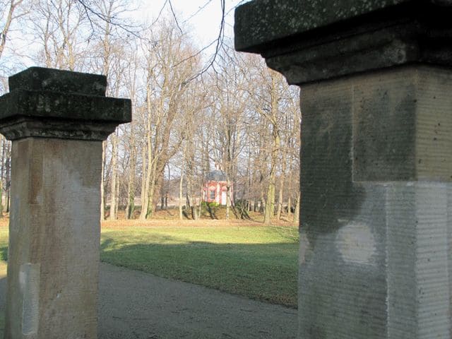 Schlosspark mit Pavillon