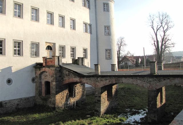 Ehemaliger Wassergraben am Schloss