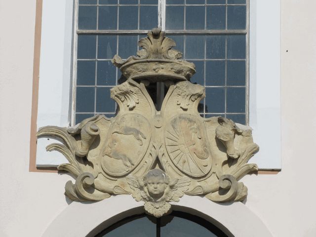 Wappen des General von Borck an der Gutskapelle