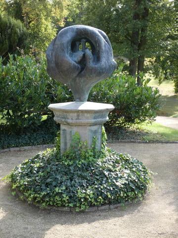 Skulptur "Vogelbaum" am Schloss Babelsberg