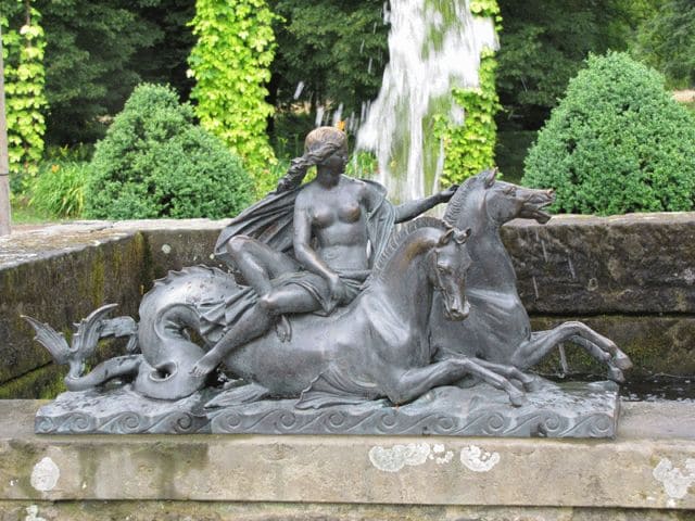 Skulptur am Brunnen im Hippodrom