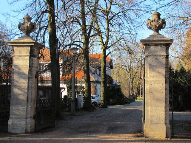 Eingang zum Schlosspark