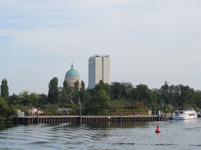 Panorama mit Nikolaikirche und Hotel Mercure