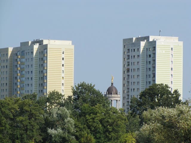 Potsdam alt und neu - Großes Waisenhaus und Hochhäuser an der Breiten Straße
