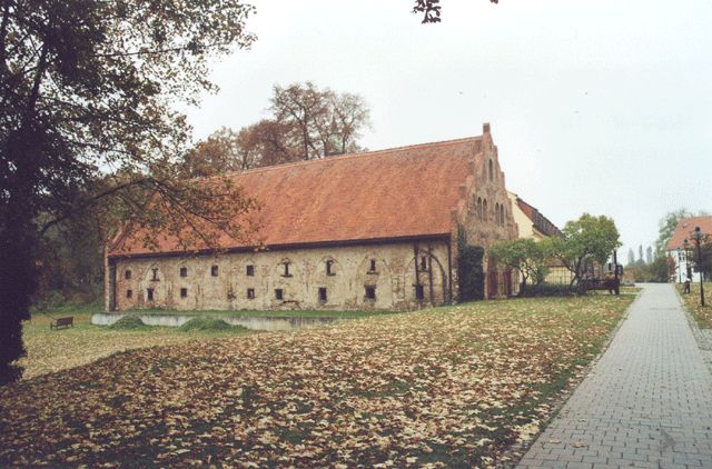 Kloster, Nebengebäude