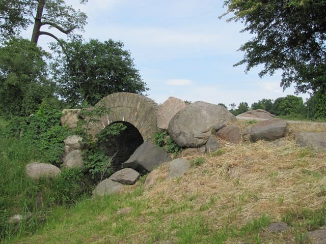 Bogenbrücke im Schlosspark