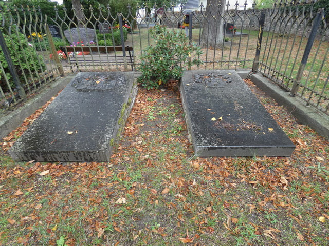 Neuer Friedhof, Grabstätte derer von Rochow