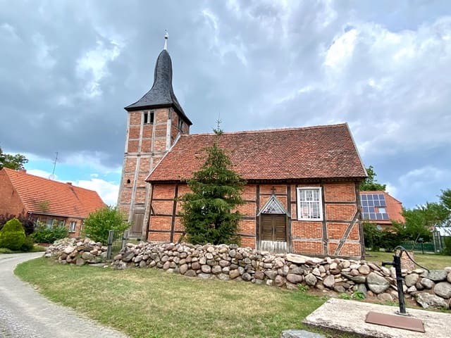 Kirche Guhlsdorf<BR />Foto von Ulrich Gießmann